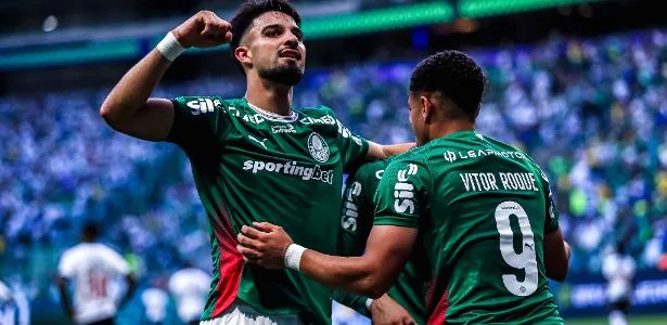 Palmeiras resolve em 10 minutos, goleia Vasco e abre na ponta do Brasileiro