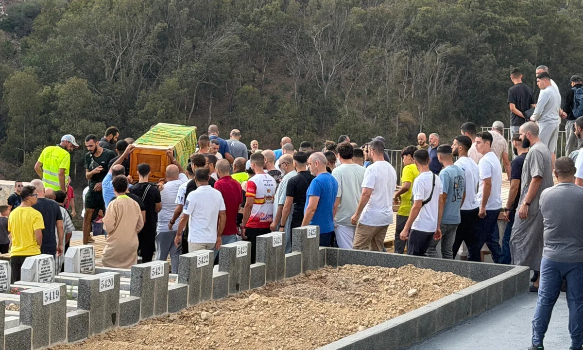 Las tumbas sin nombre de los migrantes continúan llenando el cementerio musulmán de Ceuta