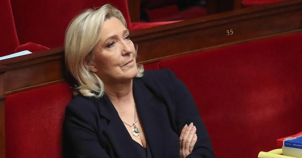 Le projet de Lecornu pour aider Marine Le Pen (et les autres candidats à la présidentielle) à décrocher un prêt bancaire est mal parti