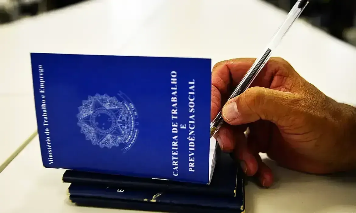 Entenda o que muda e próximos passos após CCJ aprovar o fim da escala 6×1