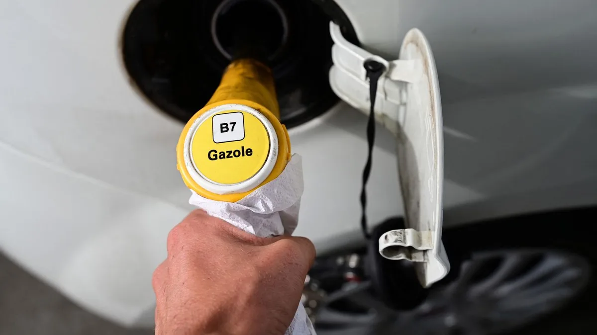 Prix des carburants : la nouvelle aide élargie pour les "grands rouleurs" a été officialisée par décret