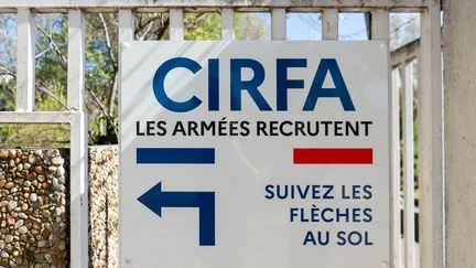 Des associations saisissent le Conseil d'Etat pour dénoncer des "discriminations" visant les personnes séropositives dans l'armée