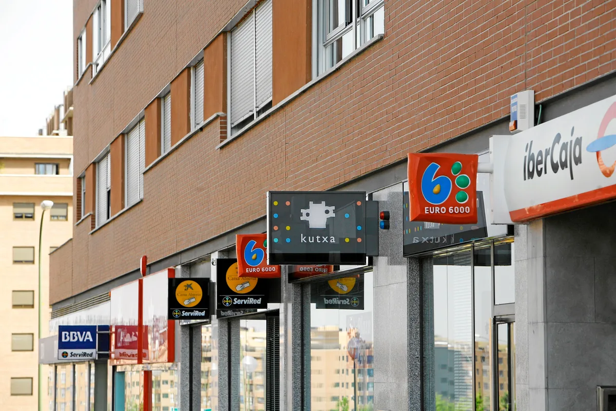 El pánico por la IA pone en jaque los planes de la banca española tras rediseñar sus modelos para adaptarse a la nueva tecnología