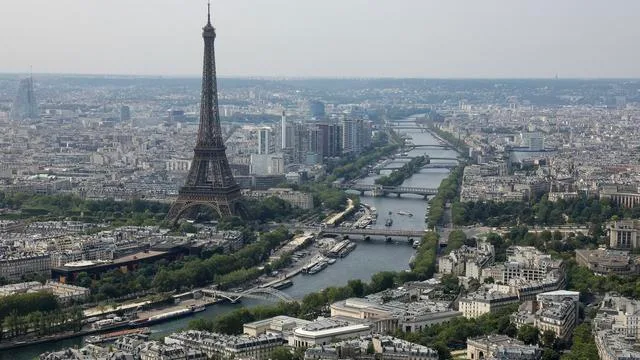 Frankreich: Knapp 60 Migranten in Lastwagen in Paris entdeckt