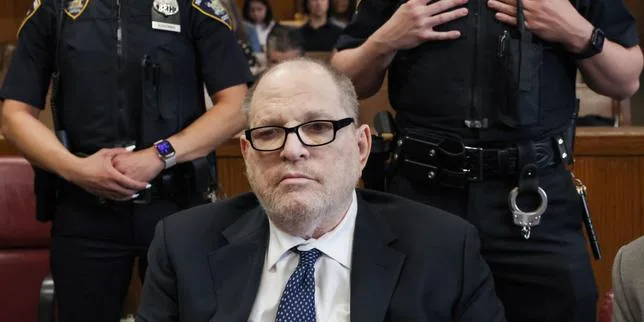 Harvey Weinstein est condamné à quinze ans de prison pour une agression sexuelle commise en 2006