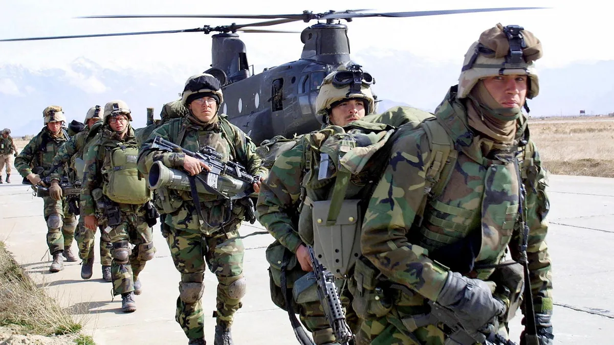 Nach dem 11. September 2001 verschiebt sich der Fokus der NATO