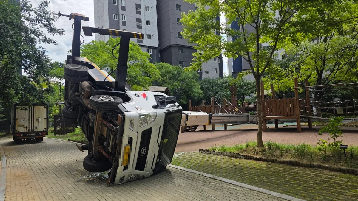 ‘사다리차 부실 설치’ 초등생 치어 숨지게 한 이사업체 근로자 2명 구속
