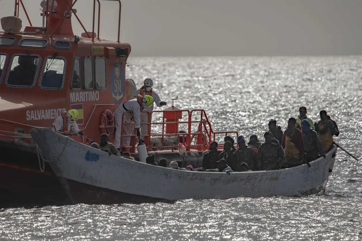 Mueren más de 80 migrantes en el mar cuando se dirigían desde Gambia a Canarias tras 26 días a la deriva