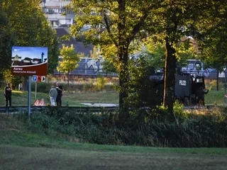 Au moins mort et cinq blessés, les auteurs recherchés… Ce que l’on sait des coups de feu lors d’une rave party en Suisse