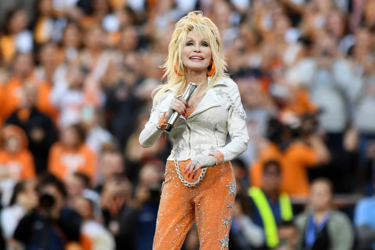 Dolly Parton’s Positivity Never Wavered When Addressing Health Issues Before Her Death