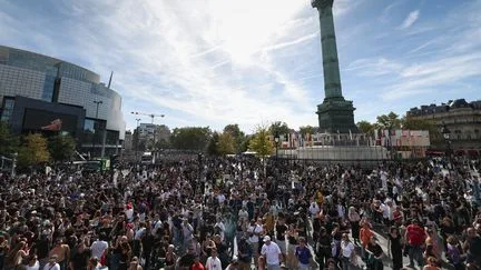 A Paris, la Techno Parade a "monté le son" contre la loi Ripost, après deux ans d'absence