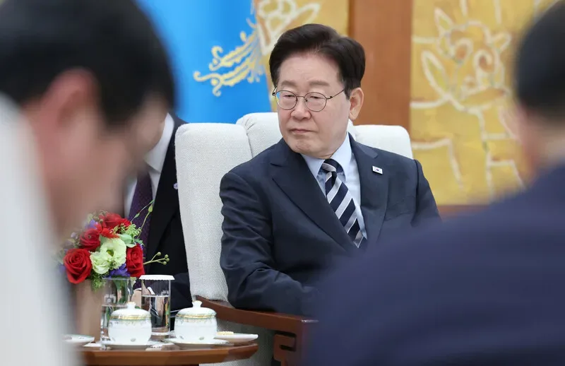 이 대통령 지지율 37% 최저치…부정평가 5%p 올라 56% [갤럽]