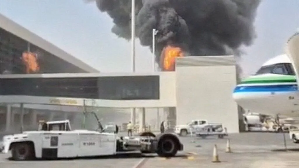Arabia Saudita denunció otro ataque con misiles en el aeropuerto de Riad: se incendió una terminal
