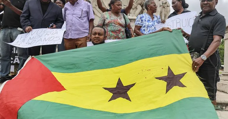 São Tomé. Montenegro presente na posse de Presidente eleito