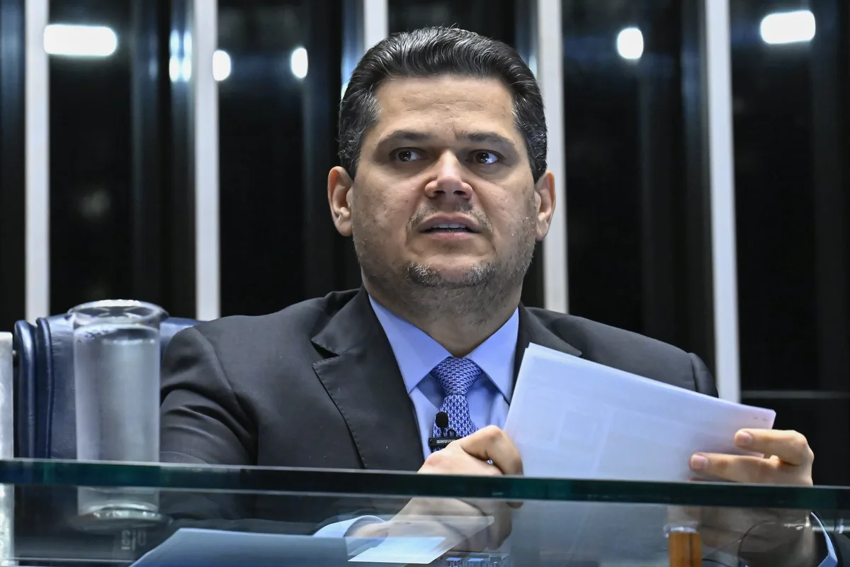 Governistas passam pano para Alcolumbre e evitam críticas por ‘adiamento’ de PEC do fim da escala 6×1