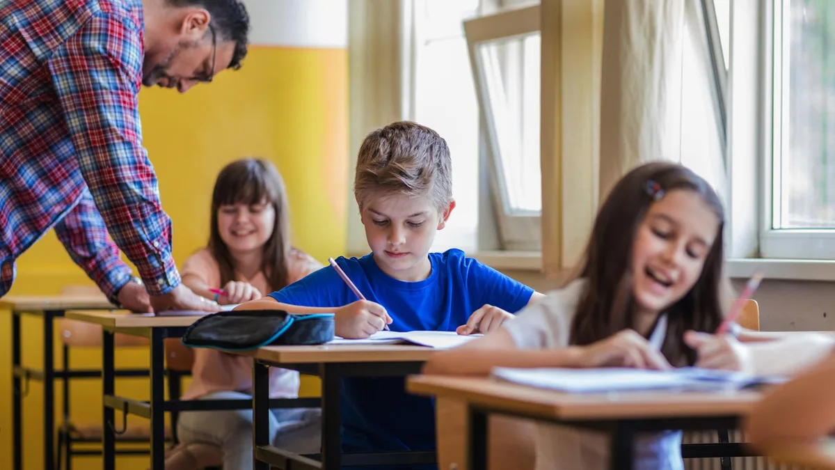 Rentrée scolaire 2026 : voici le calendrier complet des vacances de toutes les zones pour toute l’année