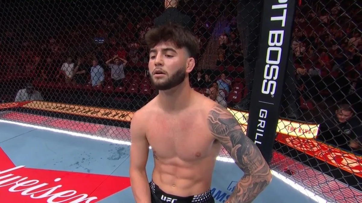 King slams Rosas to canvas to score wild knockout in UFC debut