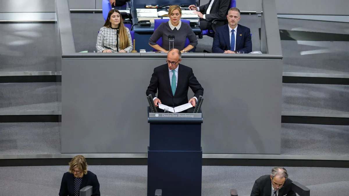 Regierungserklärung: Und dann verteidigt die SPD den Kanzler