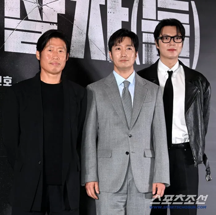 논란 극복한 '암살자(들)' 韓영화 1위→4주 차 장기 흥행中