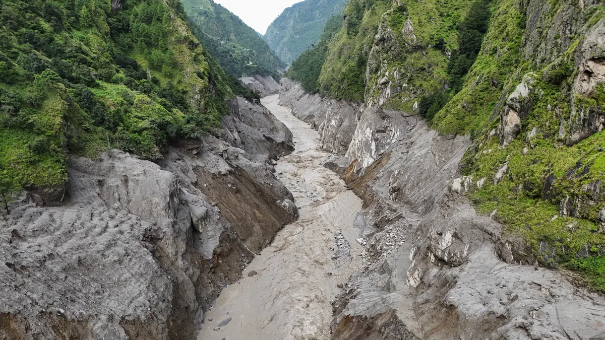 Qué vieron los satélites días antes de la tragedia en Nepal: la aceleración del hielo que anticipó el colapso