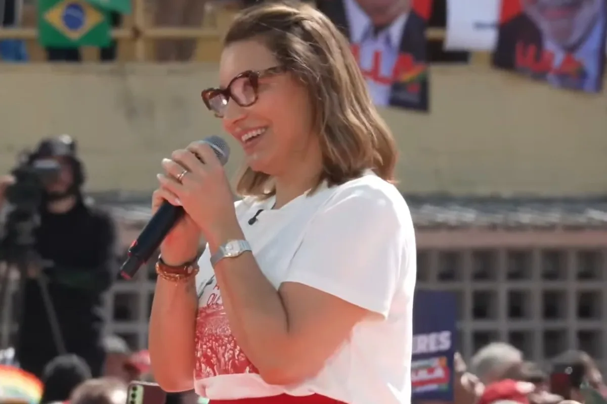 Após cantoria e homenagem à Marisa, Janja viajará sem Lula na campanha