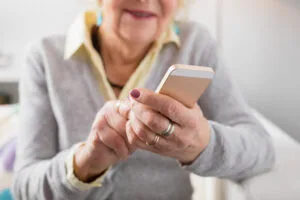 Gravação telefônica não torna legítima contratação de serviço por idoso