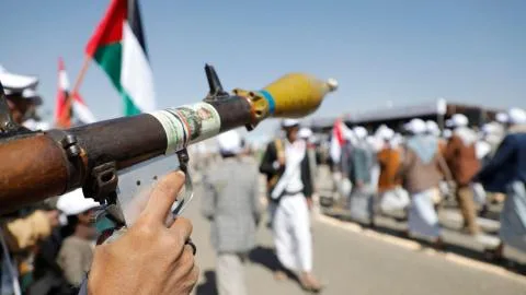 De las ciudades futuristas a los bombardeos en Yemen: la realidad golpea los planes de Arabia Saudí