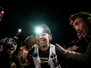 VIDÉO. Grand Raid de la Réunion : Blandine L’hirondel toujours en course malgré une épaule luxée et le bras en écharpe