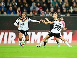 DFB-Spielerinnen ziehen weg: Warum die Fußball-Bundesliga so unattraktiv wird