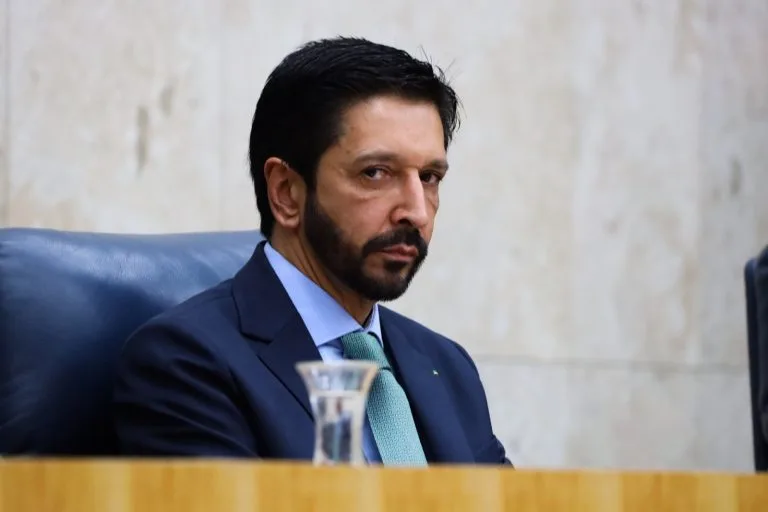Ricardo Nunes é denunciado por pressionar servidores a participar de ato de Flávio Bolsonaro