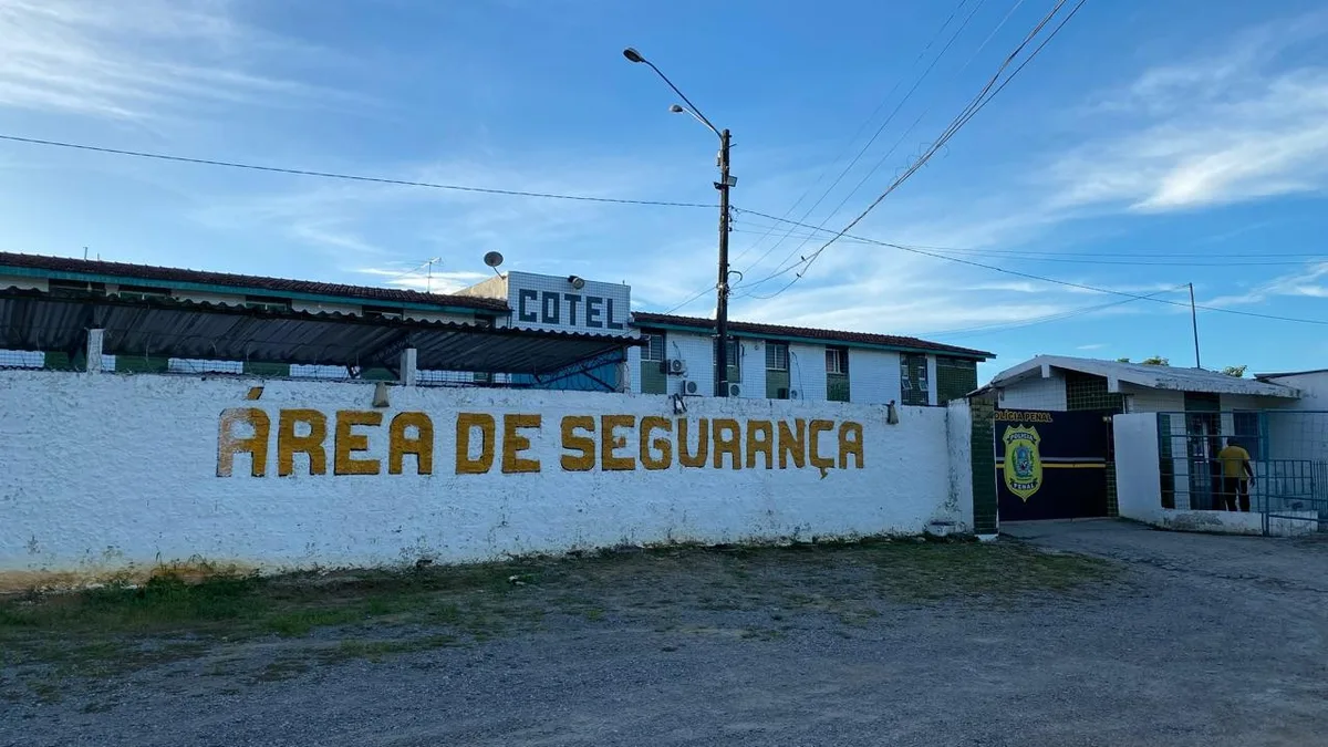 Homem é preso em flagrante após esfaquear namorado da ex e confessar crime