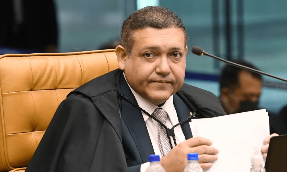 Nunes Marques avalia se declarar impedido em julgamento após vazamento de conversas