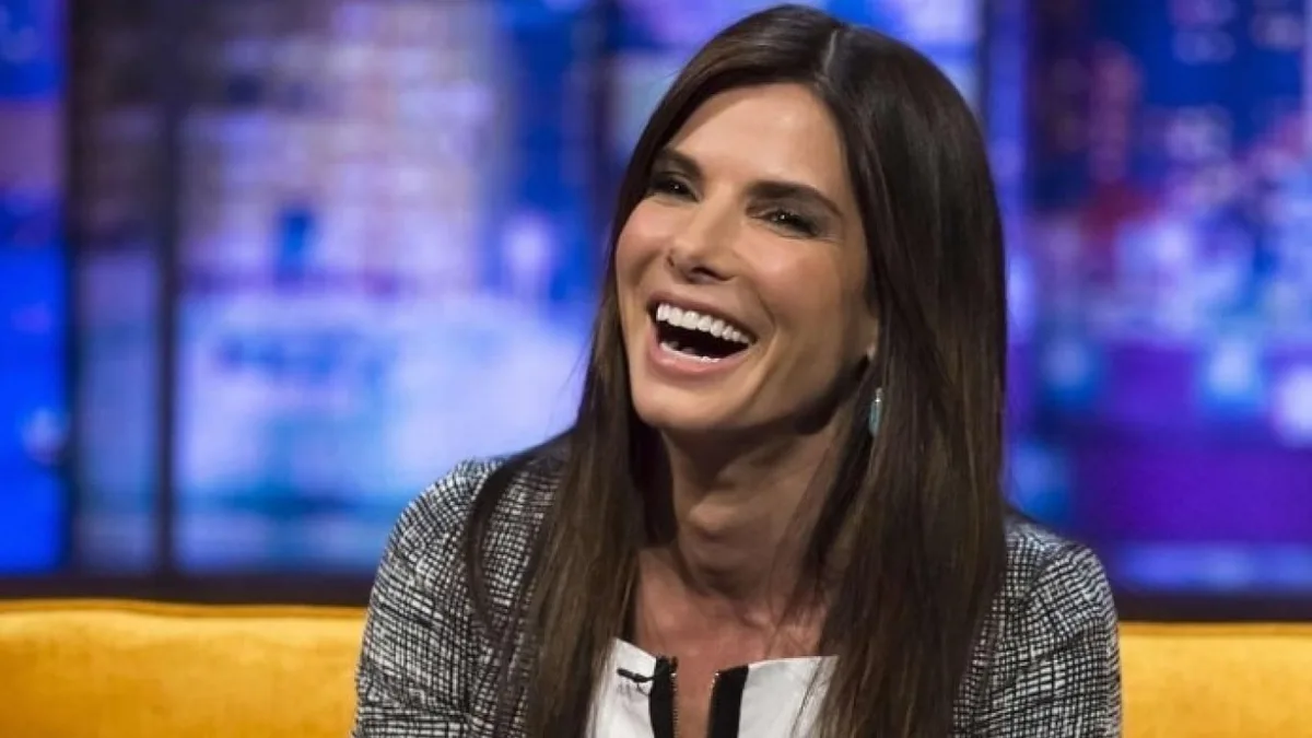 Sandra Bullock, actriz de 62 años, sobre su alimentación: “Desayuno yogur griego 0% grasas y almuerzo una buena ensalada de pollo”