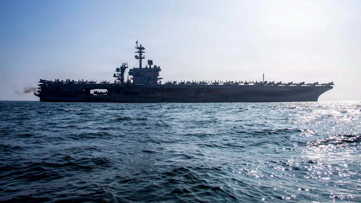 La situation était tellement intenable que certains menaçaient de se jeter par-dessus bord: le porte-avions américain Abraham Lincoln et ses 5.000 marins débarquent en Thaïlande à Pattaya après 9 mois sans escale