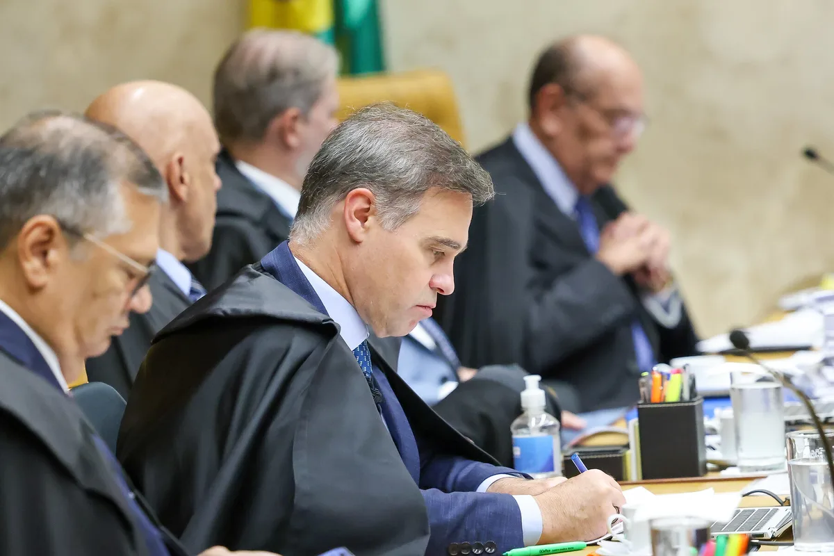 Senador pede a Mendonça “perícia completa” de contrato de R$ 131 mi ligado a Moraes