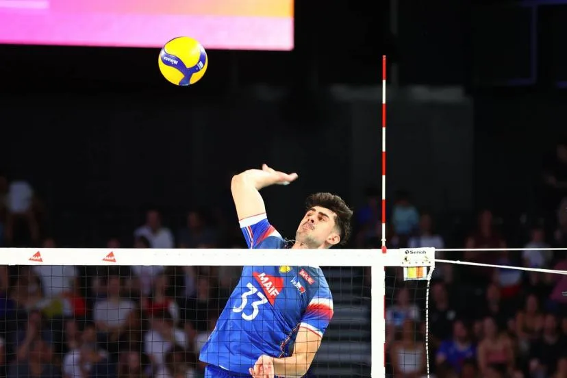 La France s'impose contre la Lettonie mais lâche son premier set de l'Euro