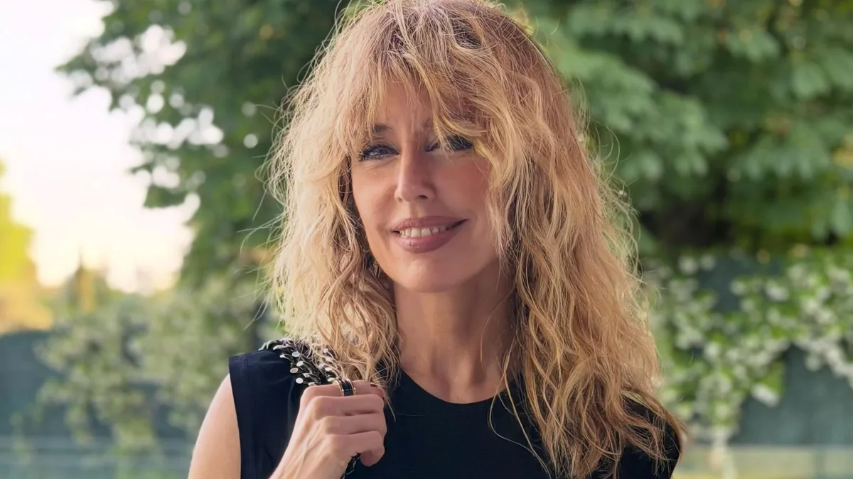 Así es la casa de Emma García en Madrid: un refugio familiar donde el mármol negro, el arte y el color son protagonistas