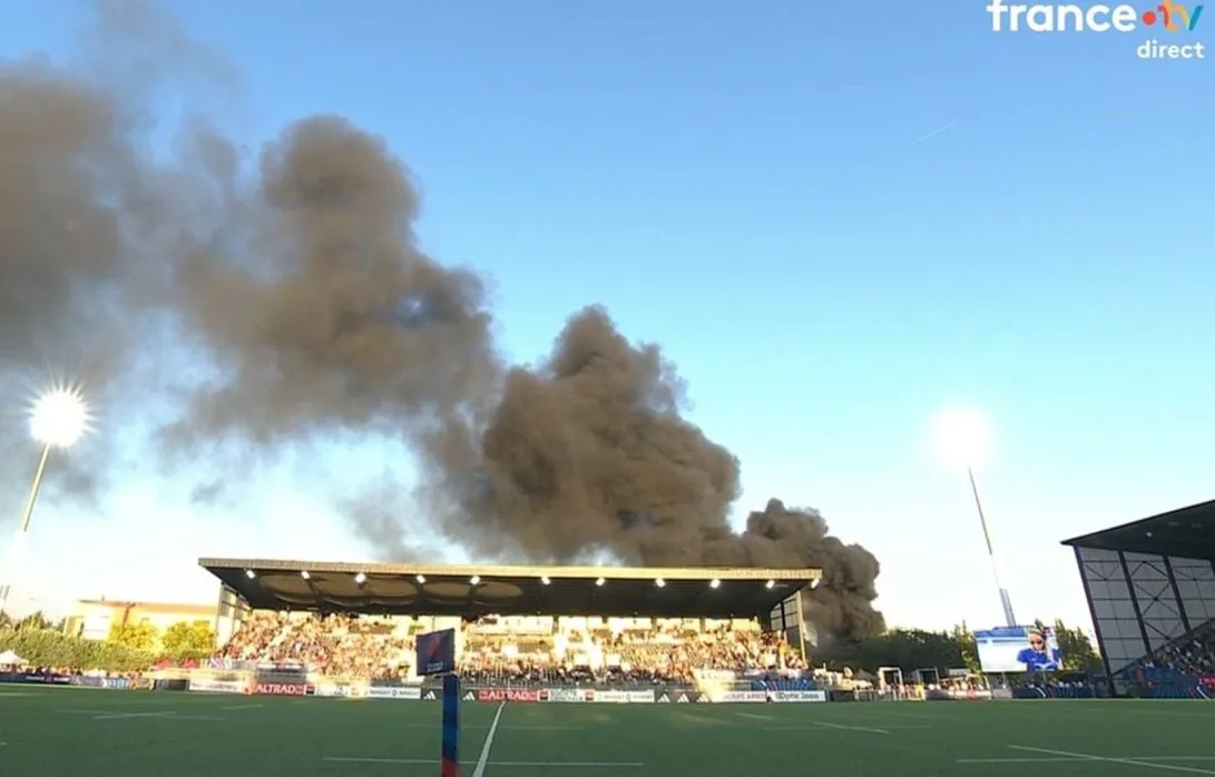 Aix-en-Provence : Les images de l’incendie qui a interrompu le match de rugby France-Australie