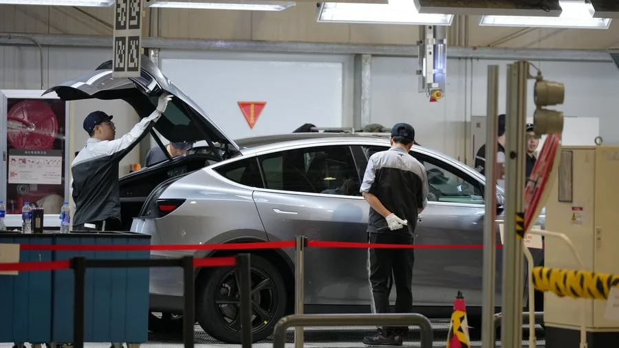 Tesla im Fokus: China ruft Millionen Autos wegen Sicherheitsbedenken zurück – Versenkte Griffe gefährden Insassen
