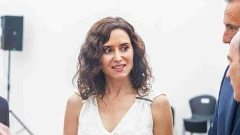 Ayuso se instala en la vivienda que adelantÃ³ en exclusiva ElPlural y que Miguel Ãngel RodrÃ­guez se negÃ³ a confirmar
