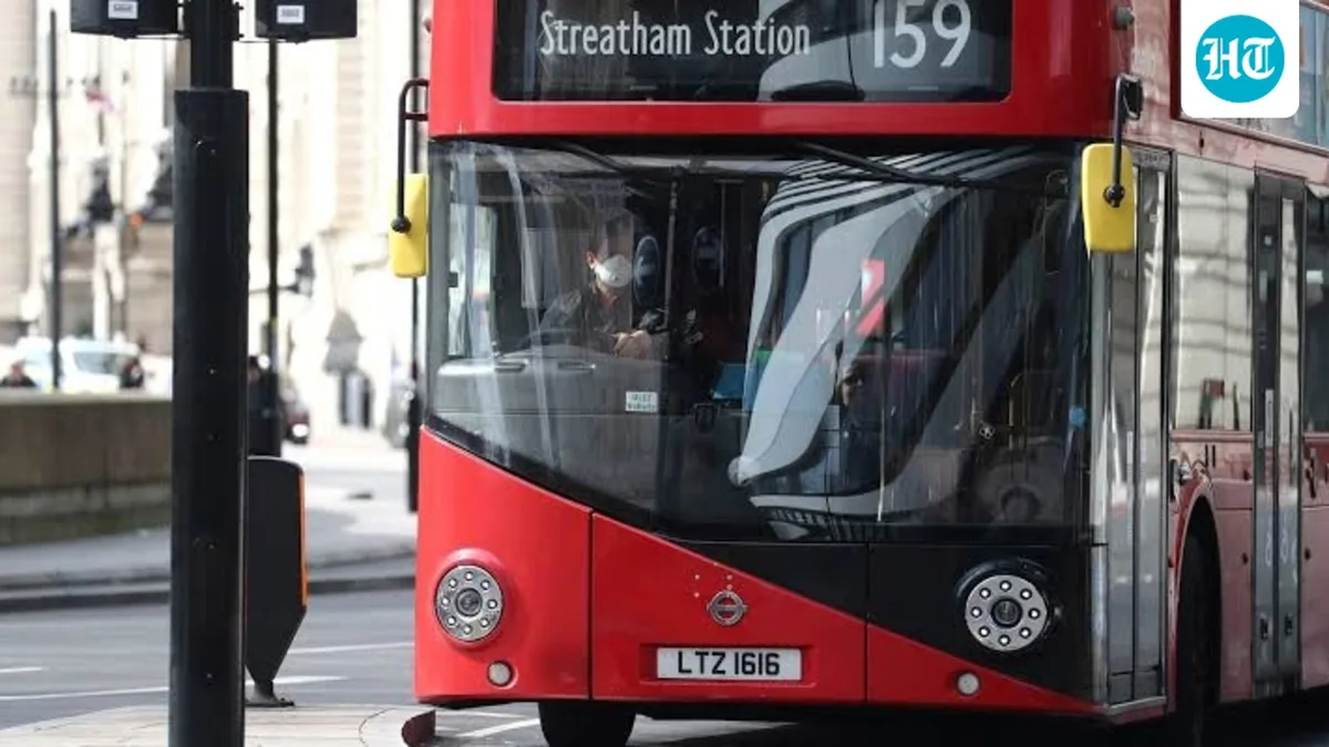 London bus drivers protest against sweltering working conditions