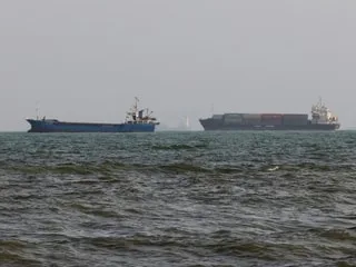 Détroit d’Ormuz : Oman et l’Iran discutent d’un « couloir de navigation temporaire » et d’un déminage