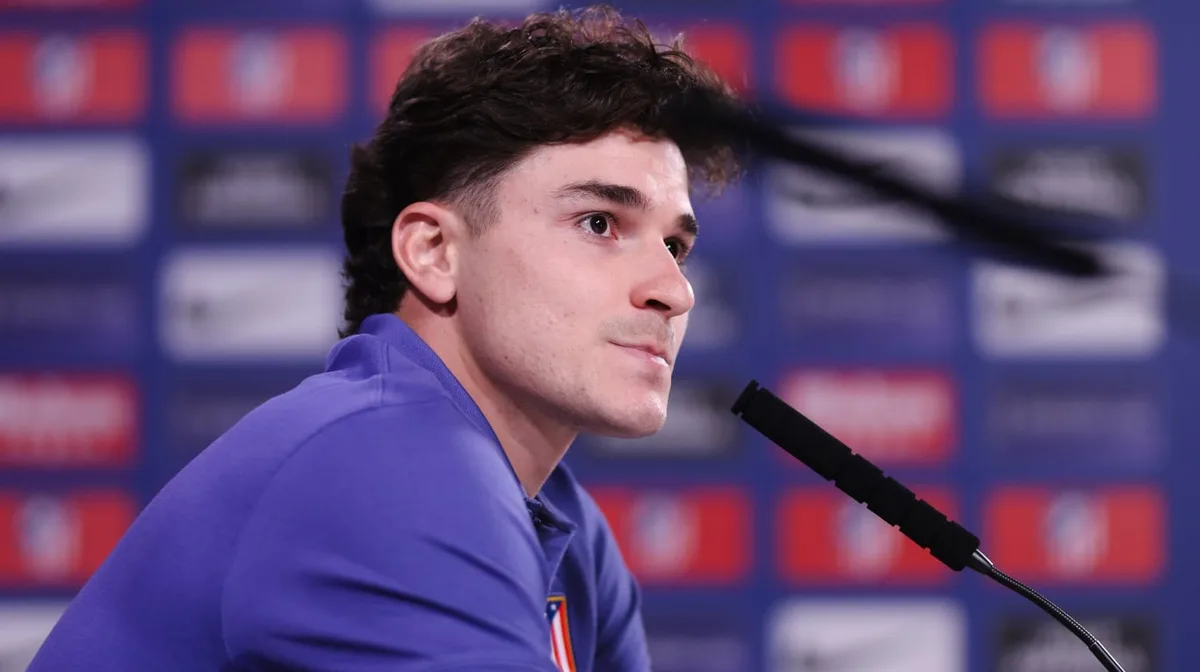 Julián Álvarez analiza una oferta del Arsenal con una cláusula que podría acercarlo al Barcelona en el futuro