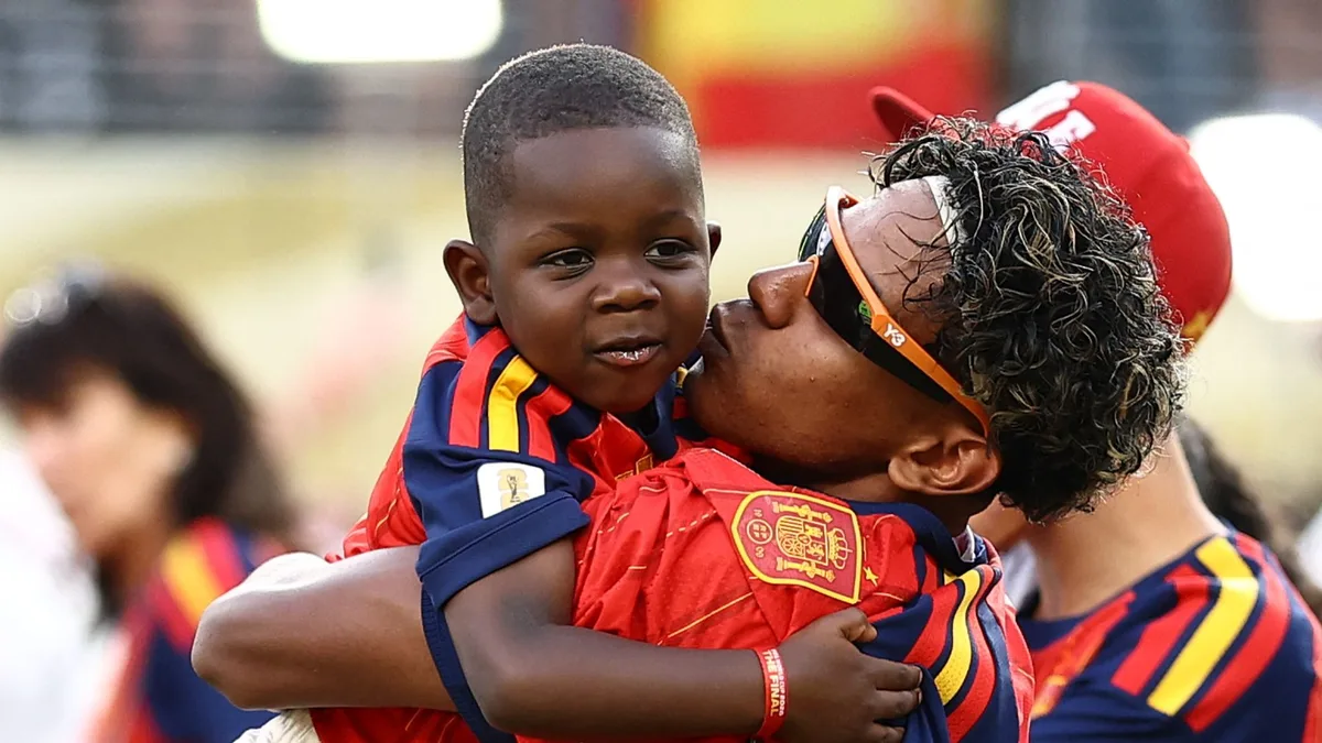 Keyne, el hermano de Lamine Yamal, celebra su 4 cumpleaños rodeado de superhéroes y con un invitado sorpresa