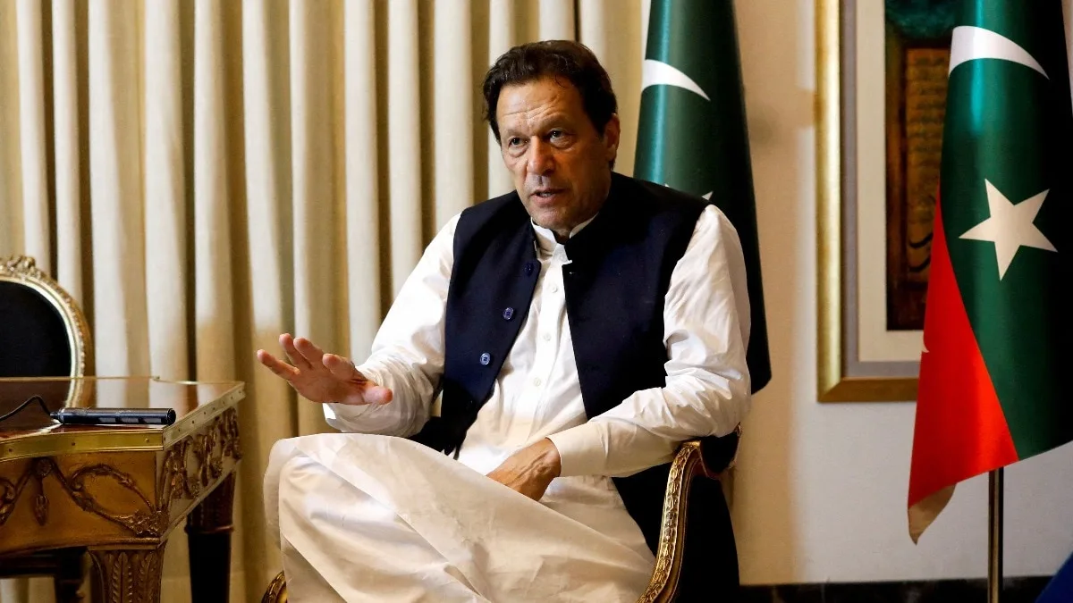 Gavaskar, Kapil among 21 ex-captains in fresh appeal to Pak PM over Imran's health