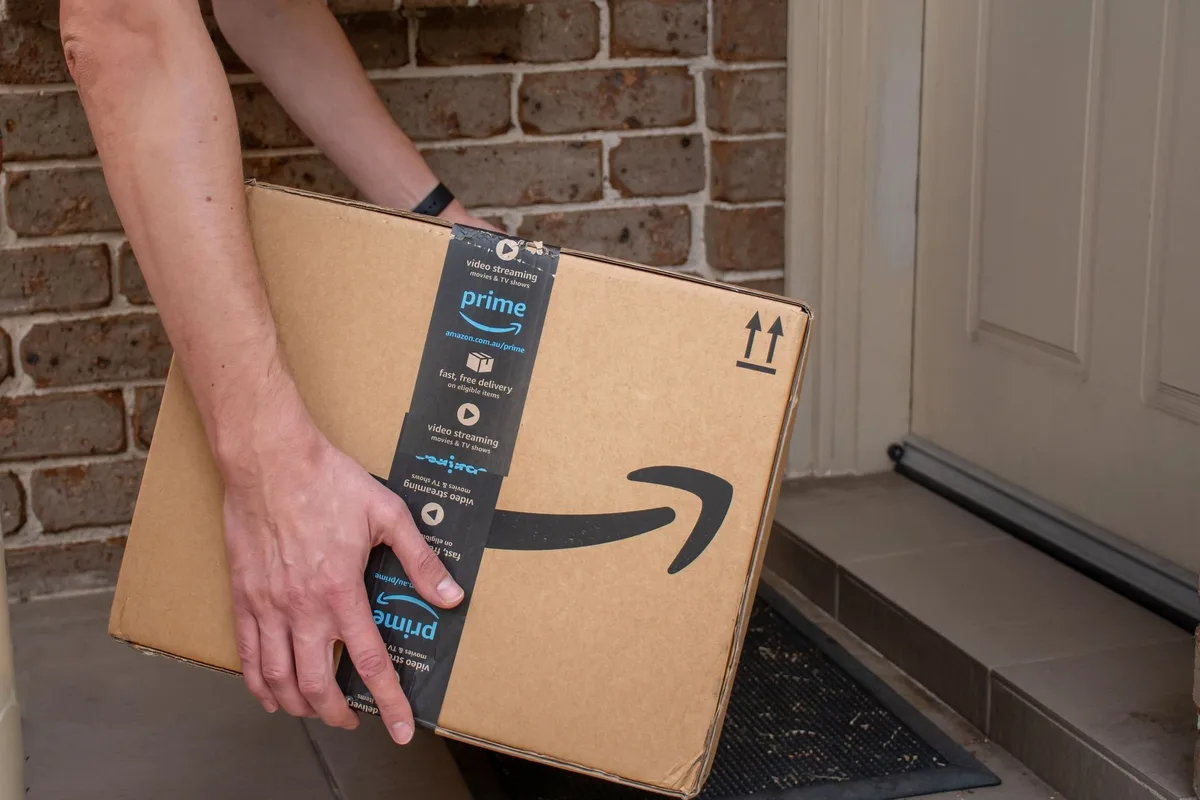 Amazon é processada por enganar anunciantes na loja; empresa rebate acusação