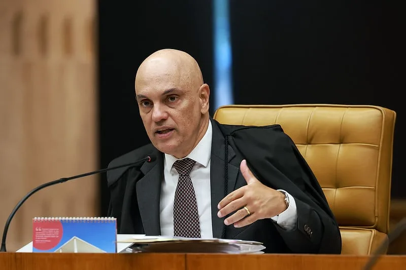 Ex-assessor de Trump prega prisão de Moraes às vésperas de julgamento no STF