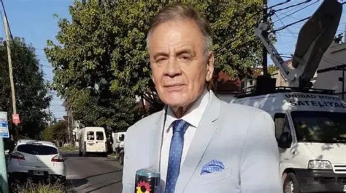 Marcha universitaria: en medio de los enfrentamientos, Julio Bazán volvió a demostrar a los 80 años que deja todo por la noticia