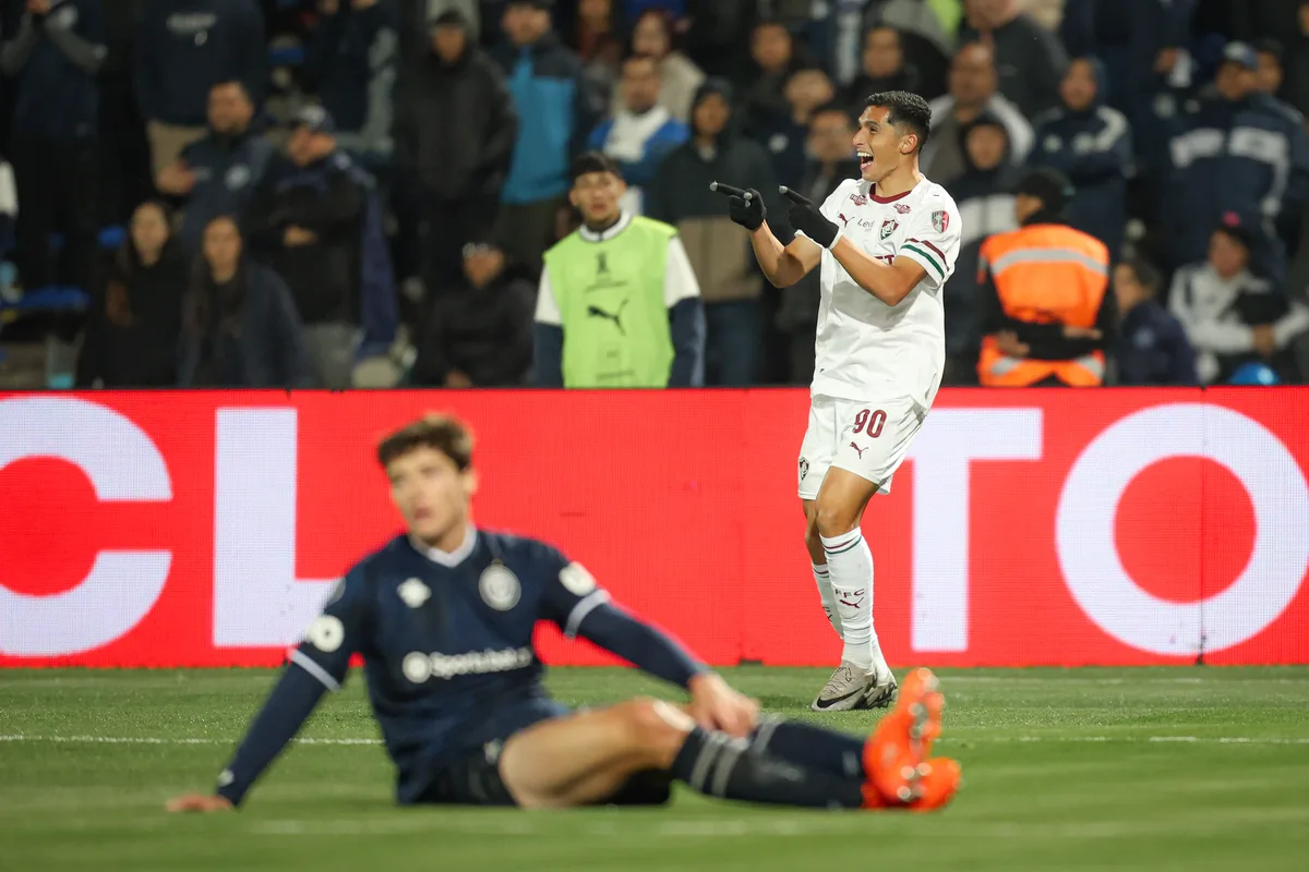 Fluminense supera expulsão e polêmica, elimina Rivadavia nos pênaltis e avança na Libertadores
