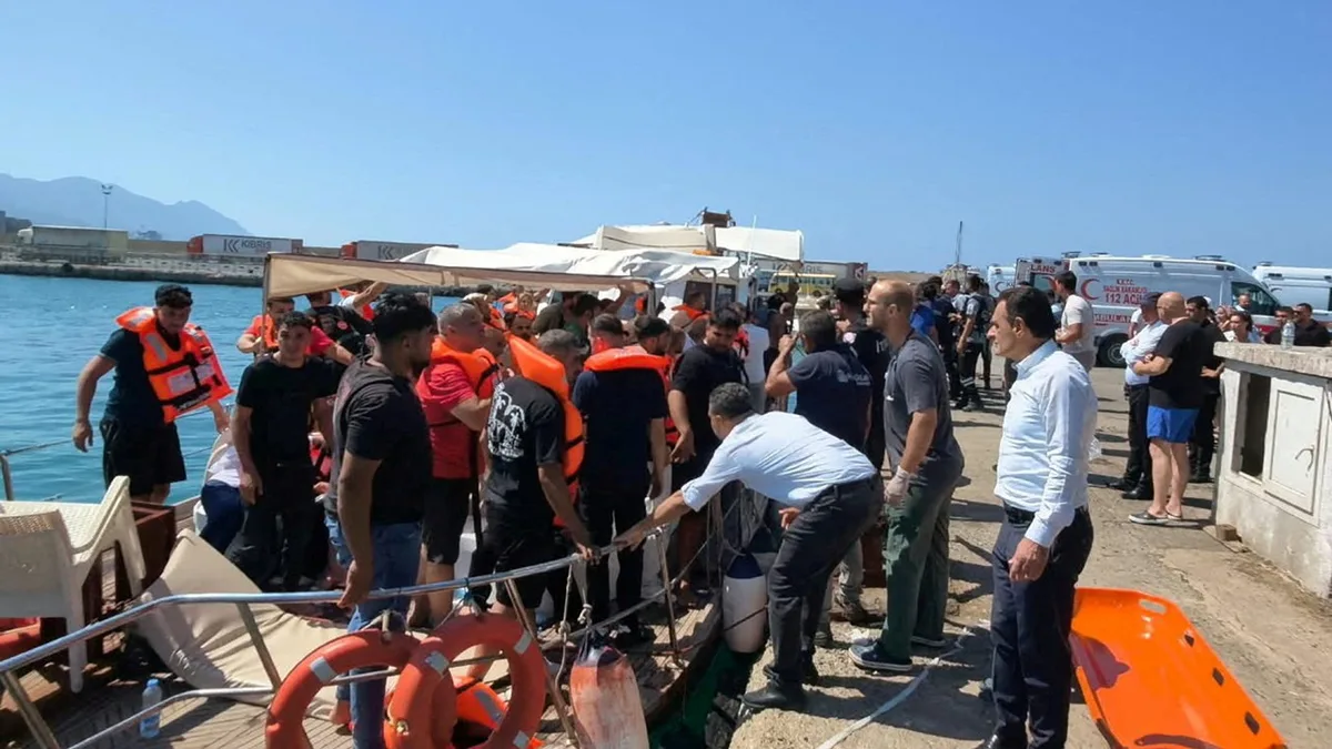 Ferry com cerca de 270 pessoas a bordo naufraga no Chipre. Há mortos